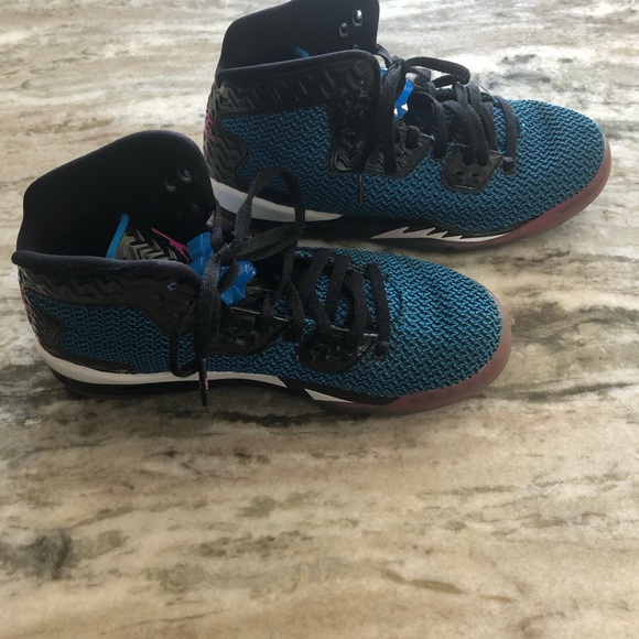 Jordan Shoes - Boys 5.5. spike Lee Edition - Picture 5 of 7